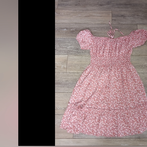 Short Sleeved Pink Short Dress - Picture 7 of 9